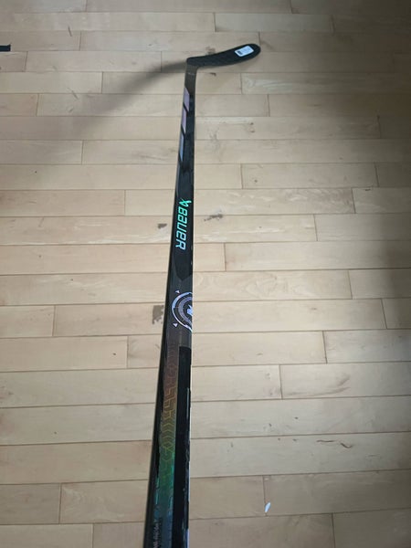 New Intermediate Bauer Proto R P28 55 Flex Right Handed Hockey Stick