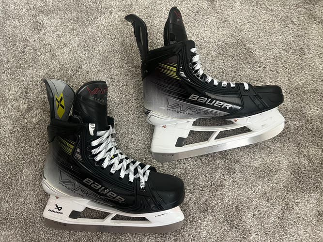 Bauer Vapor Hyperlite 2 Hockey Skates  8.5 (Used)