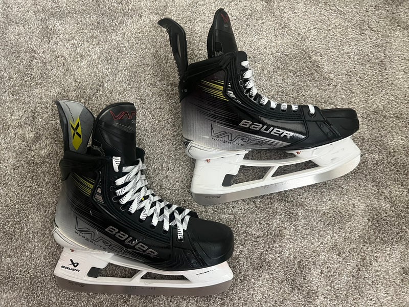 Bauer Vapor Hyperlite 2 Hockey Skates  8.5 (Used)