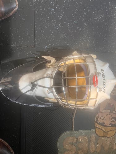Senior 2020 Bauer 950 Goalie Mask (Used)