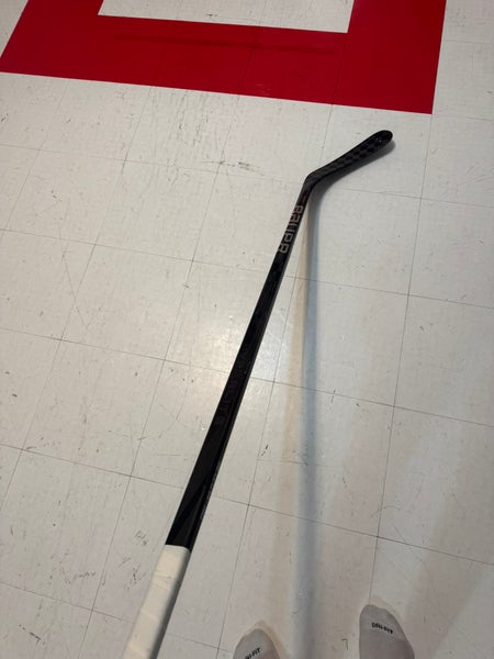 Senior Bauer Hyperlite 2 Right Handed Hockey Stick (Used)