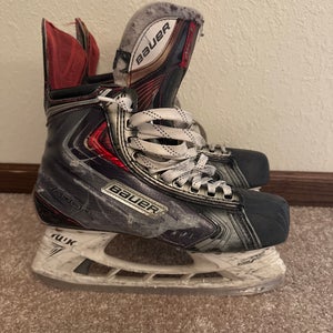 Bauer Vapor APX2 Hockey Skates 8 (Used)