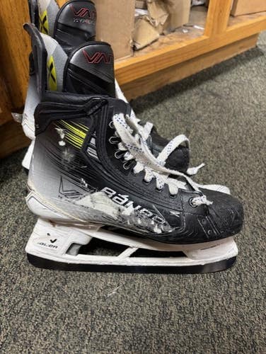 2023 Bauer Vapor Hyperlite 2 Hockey Skates 8 (Used) !!EXTRA SET OF STEEL!!