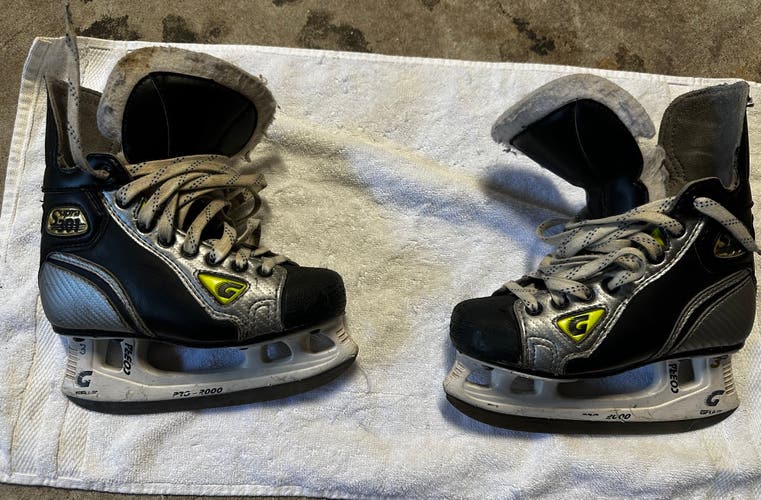 Hockey Skates Junior Used Graf Supra 301 Regular Width Size 3