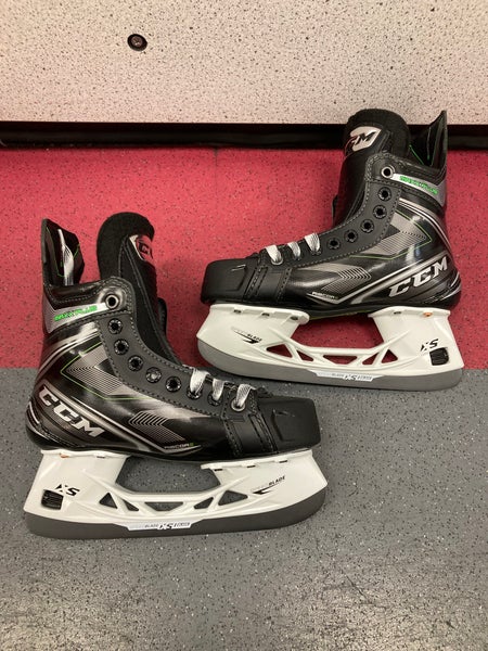 NEW Junior CCM Ribcor Maxx Plus Hockey Skates Size 3