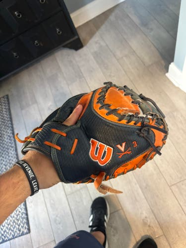 2024 Wilson RH Catcher's A2000 Baseball Glove 33.5" (Used)