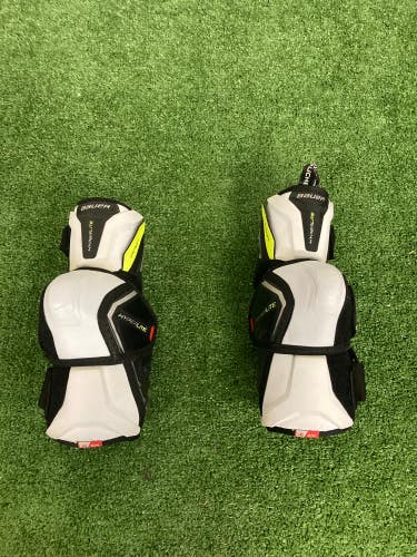 Junior Medium Bauer Vapor Hyperlite Elbow Pads (Used)