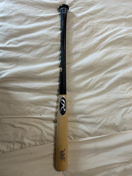 Rawlings Pro Label Series Ozzie Albies Maple Bat (-3)  30 oz 33" (Used)