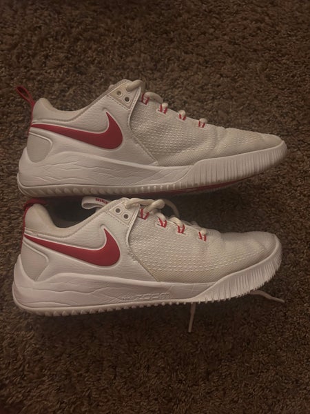 White Women's Size M 7.0 (W 8.0) Adult Nike Shoes (Used)