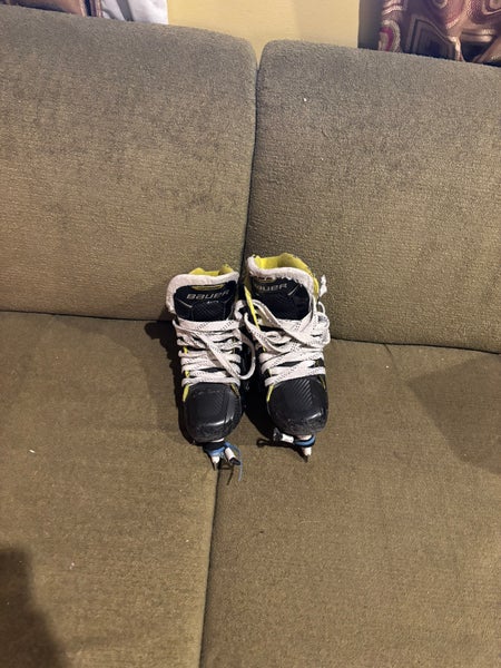 Bauer Supreme 3S Hockey Goalie Skates Regular Width  Size 5 (Used)