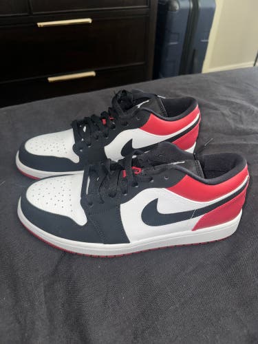 AJ1 Low BLACK TOE - Worn 2 Times Excellent condition Size M 9.5