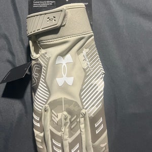 Large Adult Under Armour F9 Nitro Gloves (New)