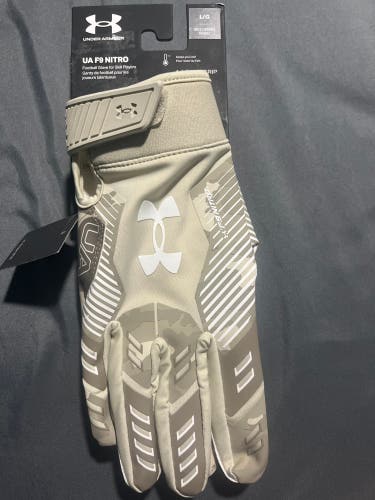 Large Adult Under Armour F9 Nitro Gloves (New)