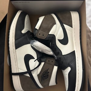 STEAL - MOCHA AJ1 SIZE M 10.0 VERY RARE FIND AND MAJOR STEAL