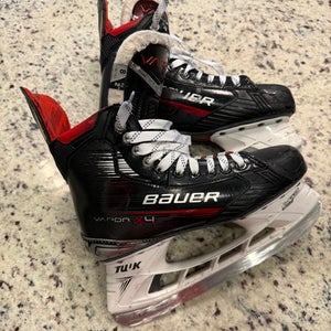 Bauer Vapor X4 Hockey Skates Regular Width 8 (Used)
