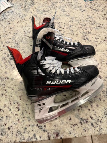 Bauer Vapor X4 Hockey Skates Regular Width 8 (Used)