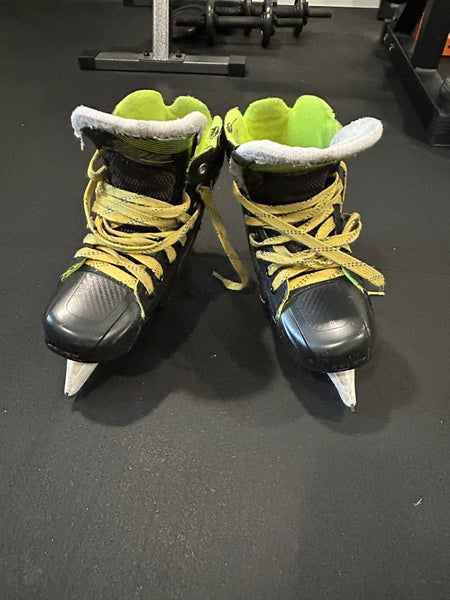 2024 Bauer Hockey Skates Regular Width Size 4 (Used)