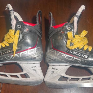 Bauer Vapor 3X Hockey Skates Regular Width 6 (Used)