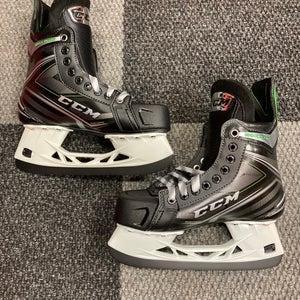 NEW Intermediate CCM Ribcor Maxx Plus Hockey Skates Size 6