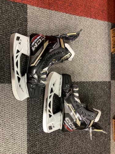 Senior CCM Classic Hockey Skates 7 (New)