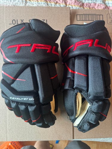 True Catalyst 5X3 Gloves 14" (New)
