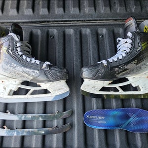 2024 Bauer Vapor Hyperlite 2 Hockey Skates Size 5.5 (Used)