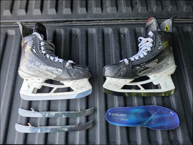2024 Bauer Vapor Hyperlite 2 Hockey Skates Size 5.5 (Used)