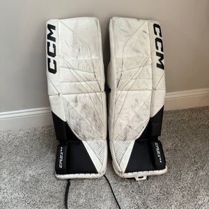 28"  CCM Eflex 6.5 Goalie Leg Pads (Used)