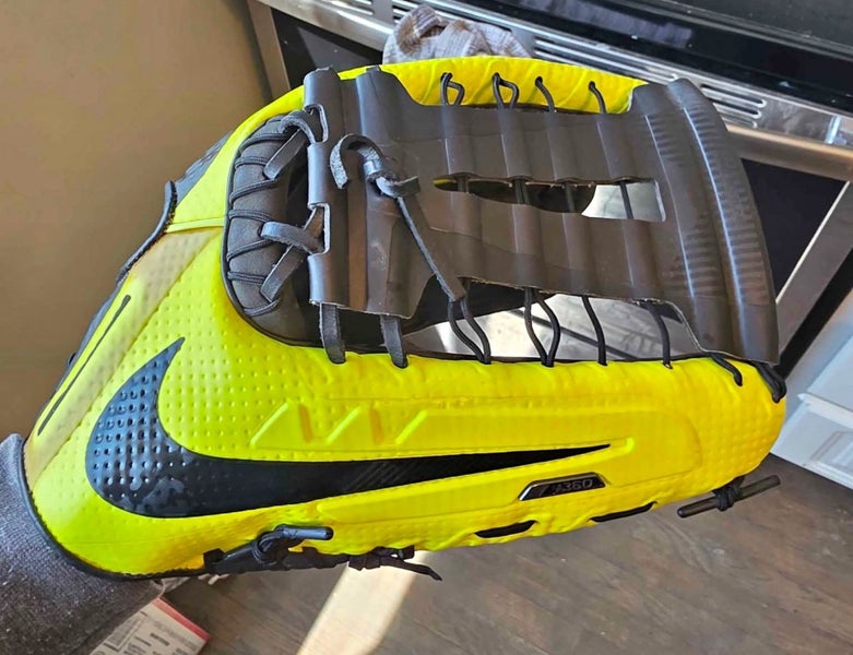 Nike RH Outfield Vapor 360 Baseball Glove 12.75" (Used)