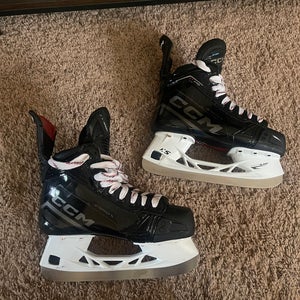 Like New 2024 CCM JetSpeed FT690 Hockey Skates Wide Width  Size 4.5 (Used)