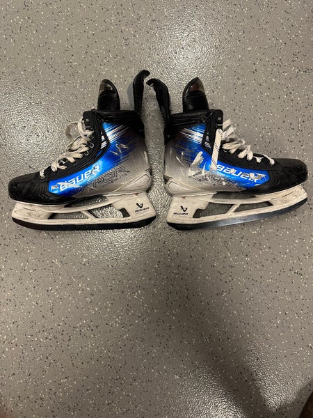 Bauer Vapor Hyperlite 2 Hockey Skates Regular Width 9 (Used)