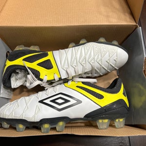 White Unisex Size M 8.0 (W 9.0) Umbro UX-1PRO Molded Cleats Cleats (New)