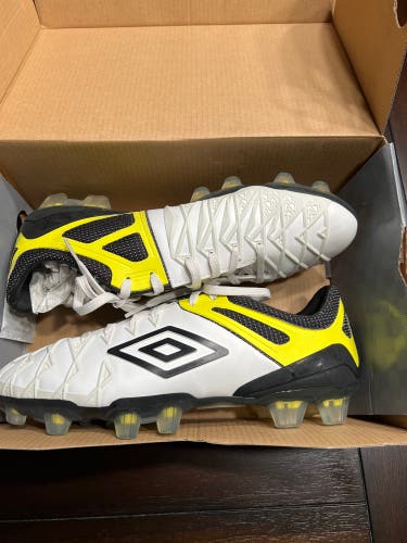 White Unisex Size M 8.0 (W 9.0) Umbro UX-1PRO Molded Cleats Cleats (New)