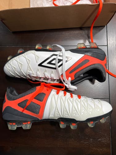 White Unisex Size M 8.0 (W 9.0) Umbro UX-1 PRO HG Molded Cleats Cleats (New)