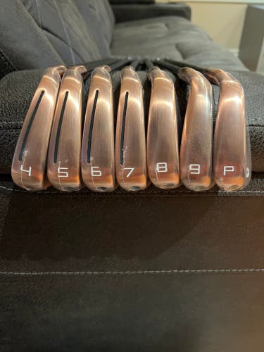 New TaylorMade Copper P790 RH Set (4-PW) - Dynamic Gold 105 S300