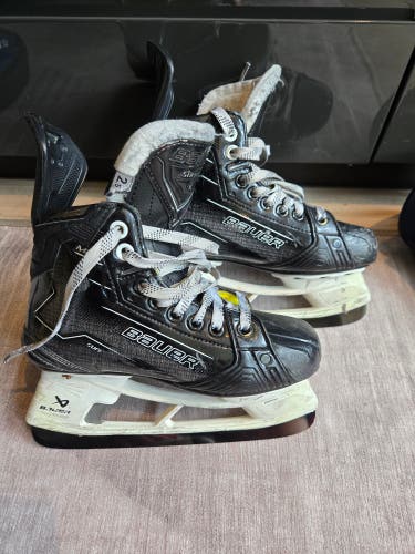 2024 Bauer Supreme M50 Pro Hockey Skates Regular Width Size 2.5 (Used)