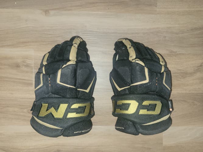 CCM As-v Gloves 11" (Used)