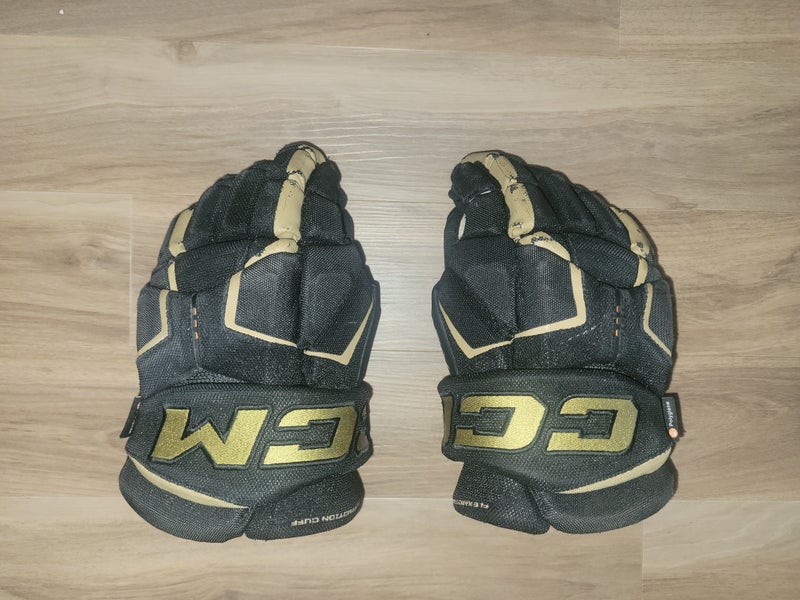 CCM As-v Gloves 11" (Used)