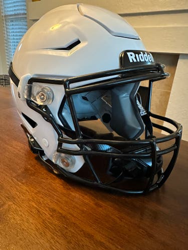 Youth Medium Riddell SpeedFlex Helmet (New)