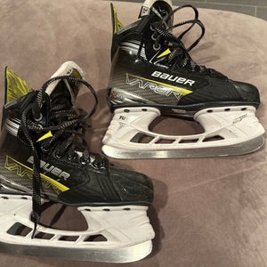 Bauer Vapor 4 Hockey Skates Size 3.5 (Used)