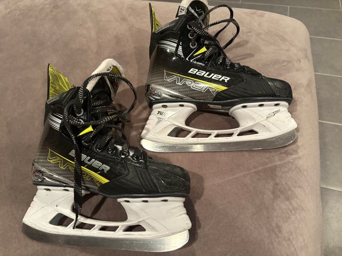 Bauer Vapor 4 Hockey Skates Size 3.5 (Used)