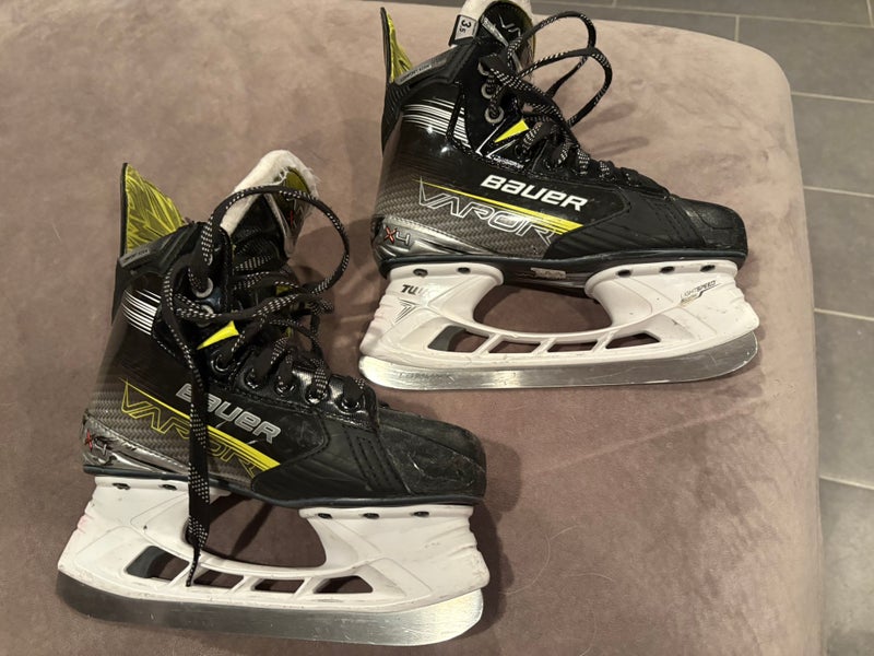 Bauer Vapor 4 Hockey Skates Size 3.5 (Used)