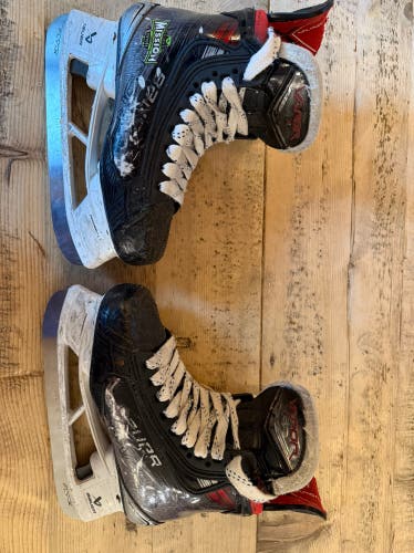 Bauer Vaper X5 Pro Hockey Skates Junior- New Blades