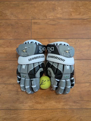 Zach Currier Calgary Roughnecks Gloves