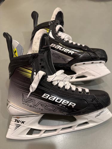 Bauer Vapor Hyperlite 2 Skates -Pro Stock