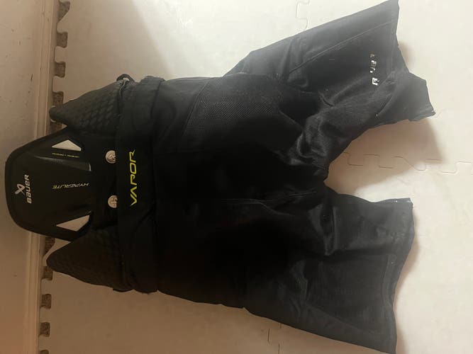 Medium Intermediate Bauer Vapor Hyperlite Hockey Pants  (Used)