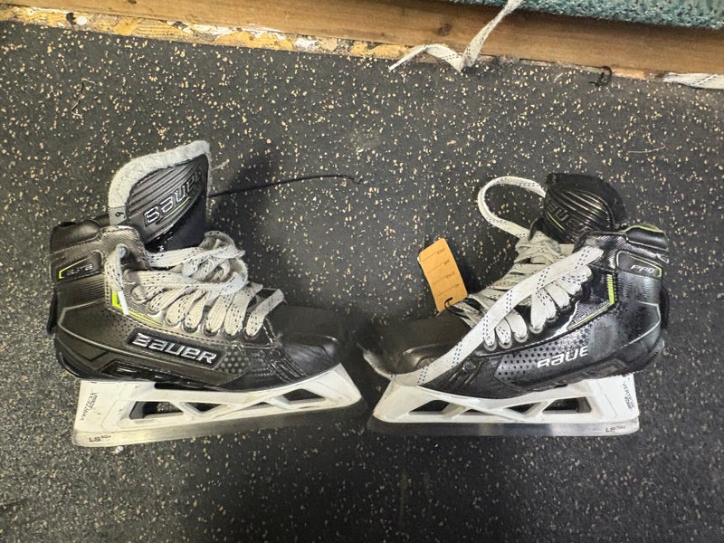 Bauer Elite Hockey Goalie Skates 6 (Used)