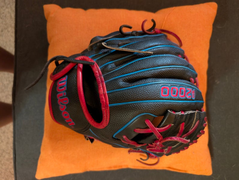 Wilson RH A2000 PFX2 Baseball Glove 11" (Used)
