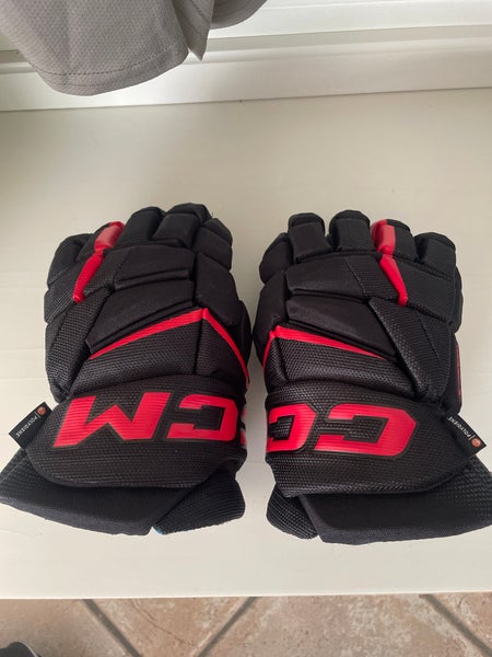 CCM Jetspeed FT8 junior hockey gloves 12”