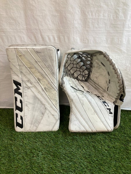 White Senior CCM EFlex 5 Goalie Gloves & Blockers Regular (Used)